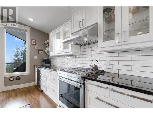 561 Moody Crescent, Vernon, BC - Indoor Photo Showing Kitchen With Upgraded Kitchen