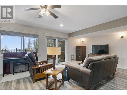 561 Moody Crescent, Vernon, BC - Indoor Photo Showing Living Room