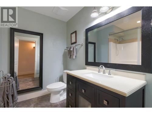 561 Moody Crescent, Vernon, BC - Indoor Photo Showing Bathroom