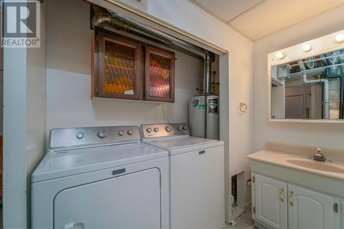 2539 Elston Drive, Kamloops, BC - Indoor Photo Showing Laundry Room