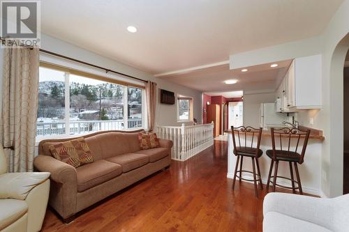 2539 Elston Drive, Kamloops, BC - Indoor Photo Showing Living Room