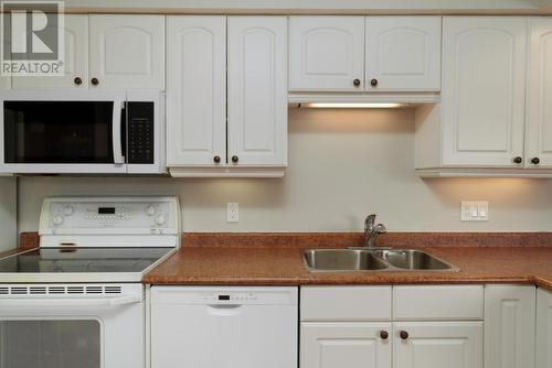 2539 Elston Drive, Kamloops, BC - Indoor Photo Showing Kitchen With Double Sink