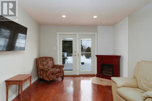 2539 Elston Drive, Kamloops, BC - Indoor Photo Showing Living Room With Fireplace