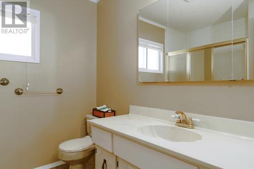 2539 Elston Drive, Kamloops, BC - Indoor Photo Showing Bathroom