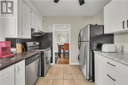 39 Bland Avenue, Hamilton, ON - Indoor Photo Showing Kitchen