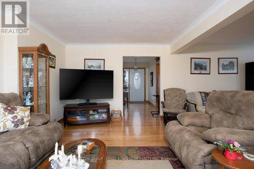 80411 Base Line Rd, Goderich, ON - Indoor Photo Showing Living Room