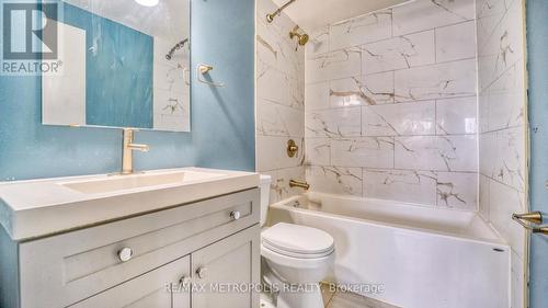 501B Kingscourt Dr, Waterloo, ON - Indoor Photo Showing Bathroom