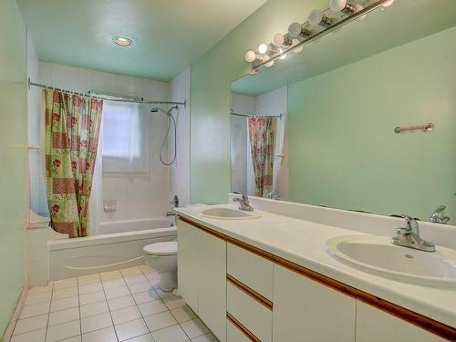 Bathroom - 31 Rue Dufferin, Kirkland, QC - Indoor Photo Showing Bathroom