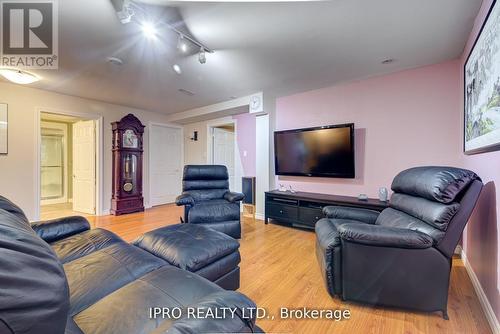 2 Orchard Park Gate, Brampton, ON - Indoor Photo Showing Living Room