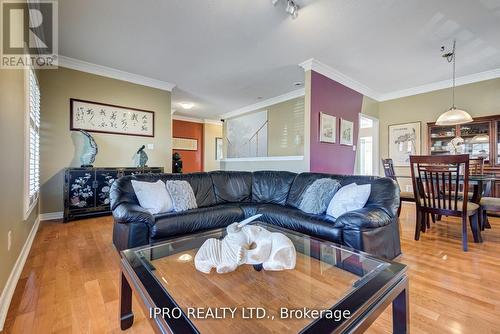 2 Orchard Park Gate, Brampton, ON - Indoor Photo Showing Living Room