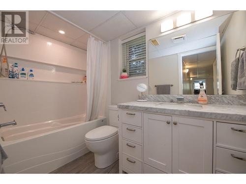 2200 Linea Crescent, Lumby, BC - Indoor Photo Showing Bathroom
