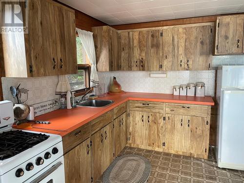 65 Wilson Creek North, Sicamous, BC - Indoor Photo Showing Kitchen