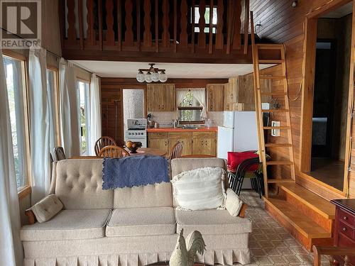 65 Wilson Creek North, Sicamous, BC - Indoor Photo Showing Living Room