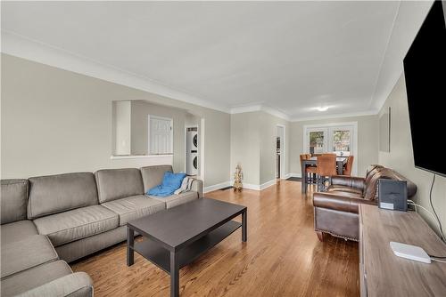 39 Bland Avenue, Stoney Creek, ON - Indoor Photo Showing Living Room