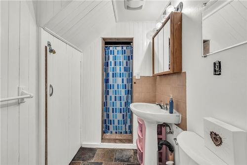 39 Bland Avenue, Stoney Creek, ON - Indoor Photo Showing Bathroom