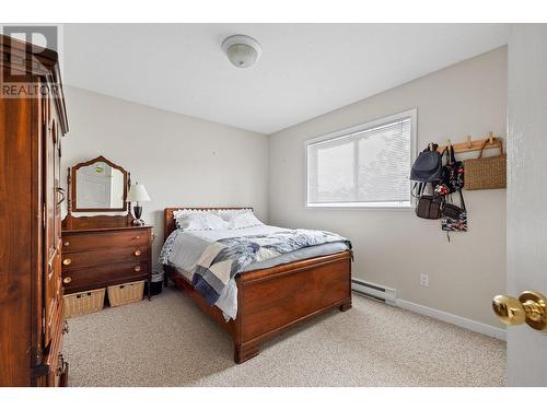 270-272 Taylor Road, Kelowna, BC - Indoor Photo Showing Bedroom