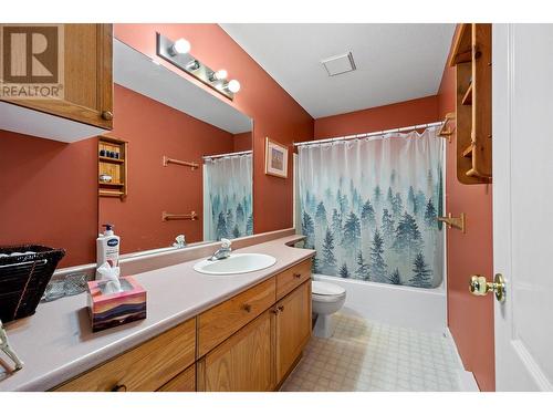 270-272 Taylor Road, Kelowna, BC - Indoor Photo Showing Bathroom