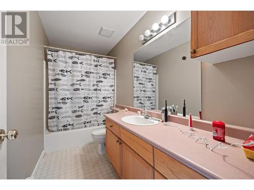 270-272 Taylor Road, Kelowna, BC - Indoor Photo Showing Bathroom