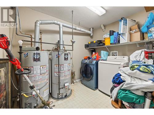 270-272 Taylor Road, Kelowna, BC - Indoor Photo Showing Laundry Room