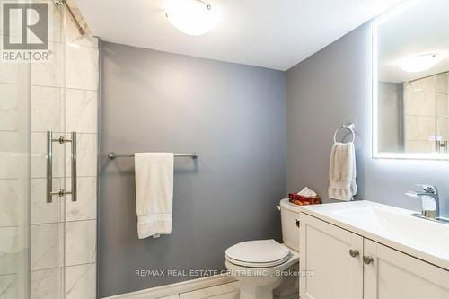 245 Chittick Cres, Thames Centre, ON - Indoor Photo Showing Bathroom