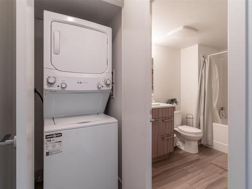 210-881 Academy Way, Kelowna, BC - Indoor Photo Showing Laundry Room