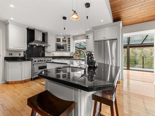 2132 Ryan Road, Penticton, BC - Indoor Photo Showing Kitchen With Upgraded Kitchen