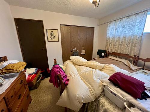 2505 5Th Ave, Castlegar, BC - Indoor Photo Showing Bedroom