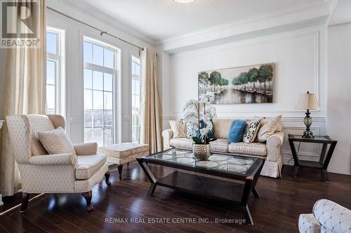 90 Copeland Cres, Innisfil, ON - Indoor Photo Showing Living Room
