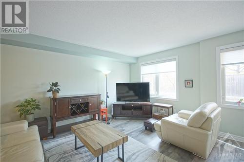 685 Sue Holloway Drive Unit#C, Ottawa, ON - Indoor Photo Showing Living Room