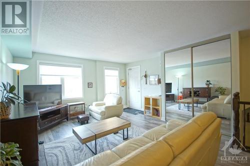685 Sue Holloway Drive Unit#C, Ottawa, ON - Indoor Photo Showing Living Room