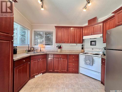 220 Sovereign Crescent, Coteau Beach, SK - Indoor Photo Showing Kitchen With Double Sink