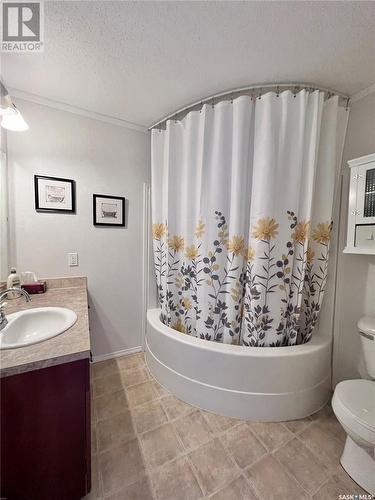 220 Sovereign Crescent, Coteau Beach, SK - Indoor Photo Showing Bathroom