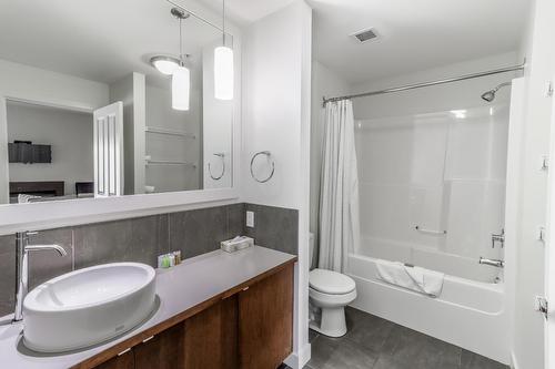 312 - 400 Stemwinder Drive, Kimberley, BC - Indoor Photo Showing Bathroom