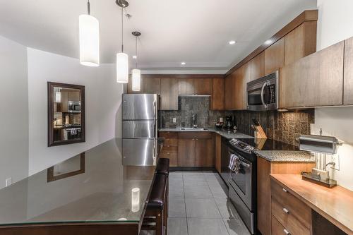312 - 400 Stemwinder Drive, Kimberley, BC - Indoor Photo Showing Kitchen With Stainless Steel Kitchen