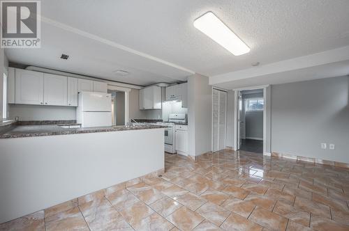 122 Fairview Ave, Kamloops, BC - Indoor Photo Showing Kitchen