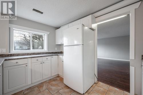 122 Fairview Ave, Kamloops, BC - Indoor Photo Showing Kitchen