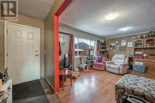 122 Fairview Ave, Kamloops, BC - Indoor Photo Showing Living Room