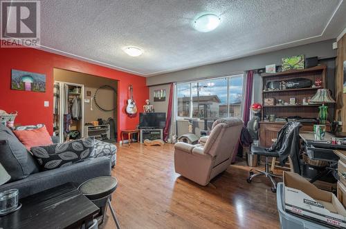 122 Fairview Ave, Kamloops, BC - Indoor Photo Showing Living Room