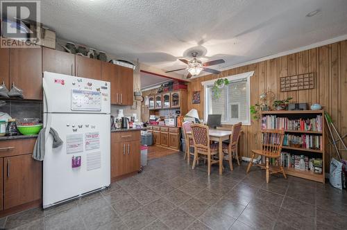 122 Fairview Ave, Kamloops, BC - Indoor Photo Showing Kitchen