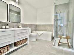 Ensuite bathroom - 