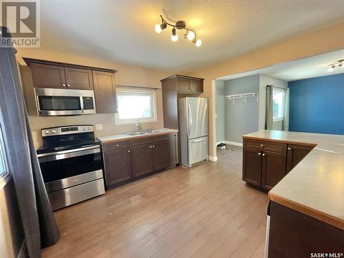 224 2Nd Avenue S, Yorkton, SK - Indoor Photo Showing Kitchen With Double Sink