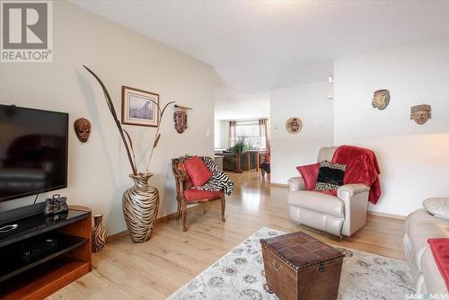 302 Okanese Avenue N, Fort Qu'Appelle, SK - Indoor Photo Showing Living Room