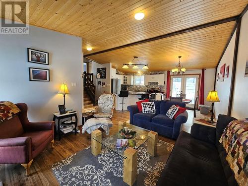 56 Sukunka Place, Tumbler Ridge, BC - Indoor Photo Showing Living Room
