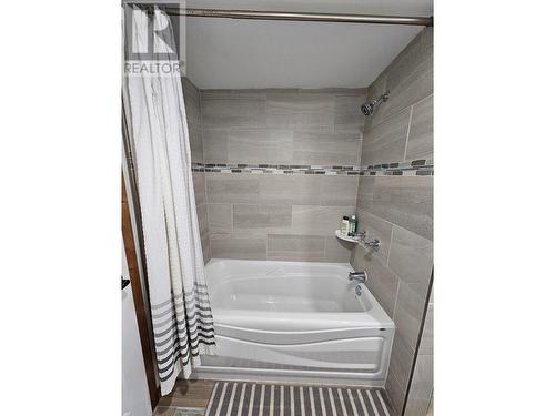 56 Sukunka Place, Tumbler Ridge, BC - Indoor Photo Showing Bathroom