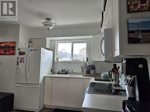 731 Nelson Avenue, Penticton, BC - Indoor Photo Showing Kitchen
