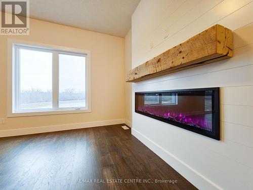 #9 -32 Faith St N, Cambridge, ON - Indoor With Fireplace