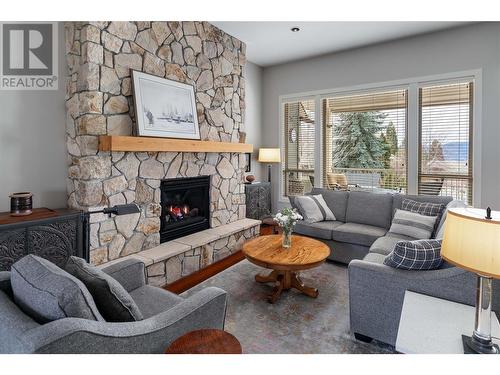 328 Quilchena Drive, Kelowna, BC - Indoor Photo Showing Living Room With Fireplace