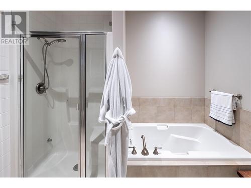 328 Quilchena Drive, Kelowna, BC - Indoor Photo Showing Bathroom