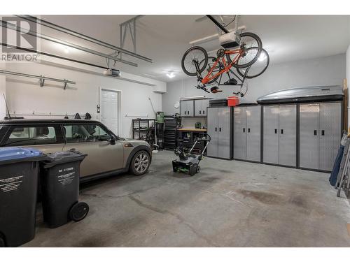 328 Quilchena Drive, Kelowna, BC - Indoor Photo Showing Garage