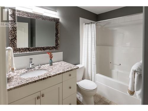 328 Quilchena Drive, Kelowna, BC - Indoor Photo Showing Bathroom